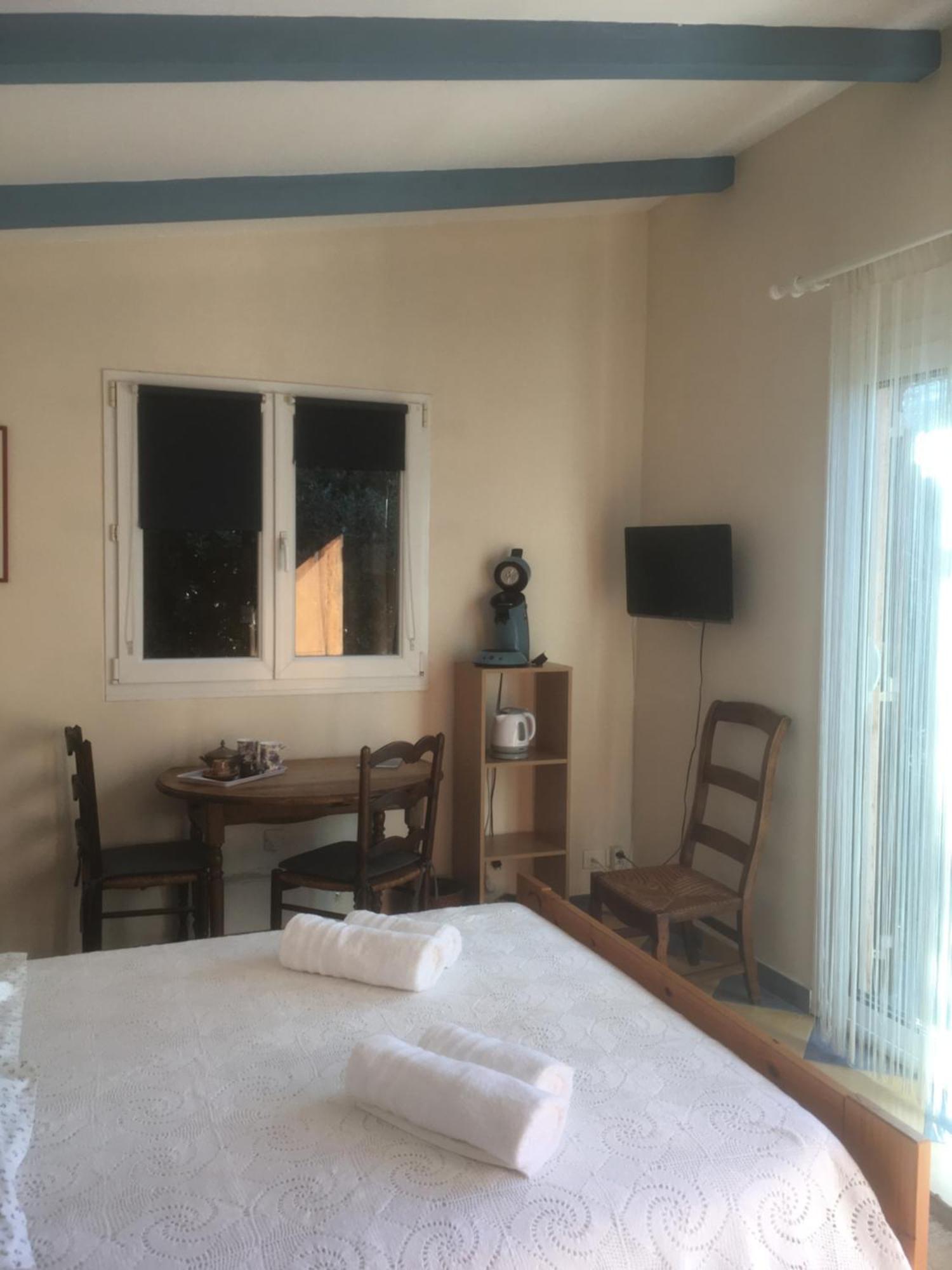 Studio Chez Charles Et Marie, Independant De La Maison, Acces Piscine, Tres Calme, ロックフォール・レ・パン エクステリア 写真
